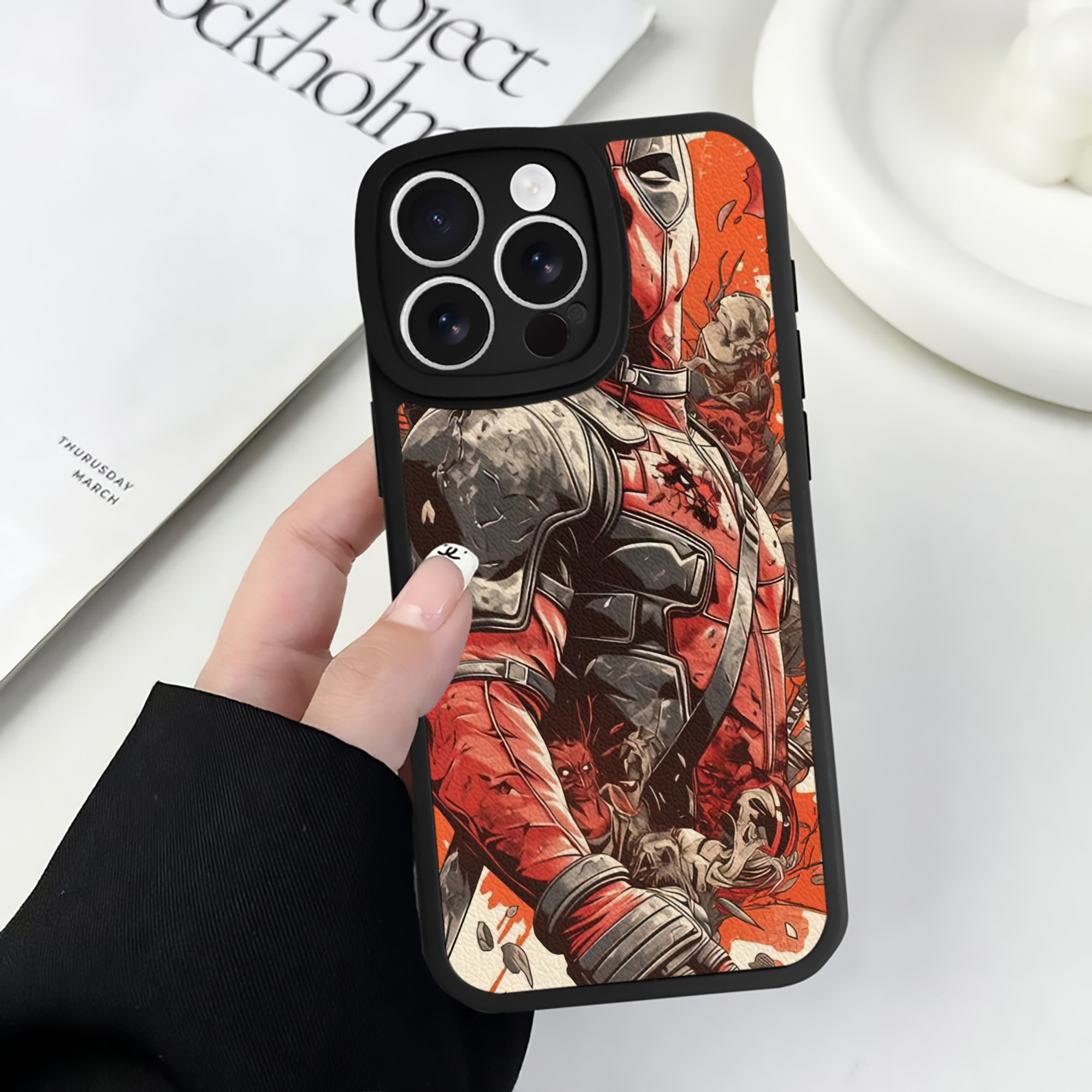 （画像用） Deadpool デッドプール 【iPhone 16シリーズ対応】シリコンスマホケース（レザー調） 材質：シリコン